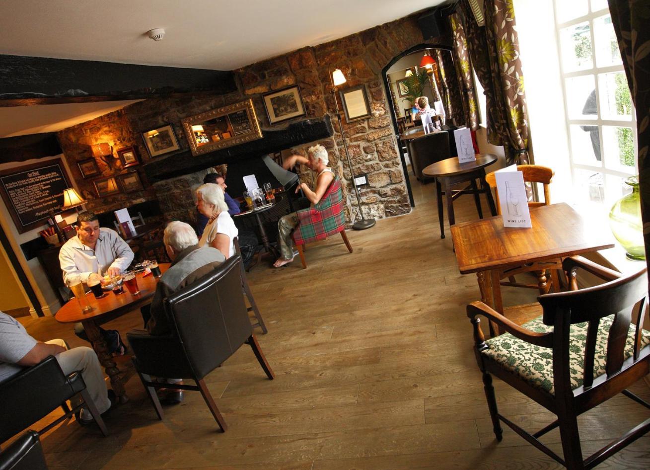Rose And Crown Hotel Порткоул Екстериор снимка