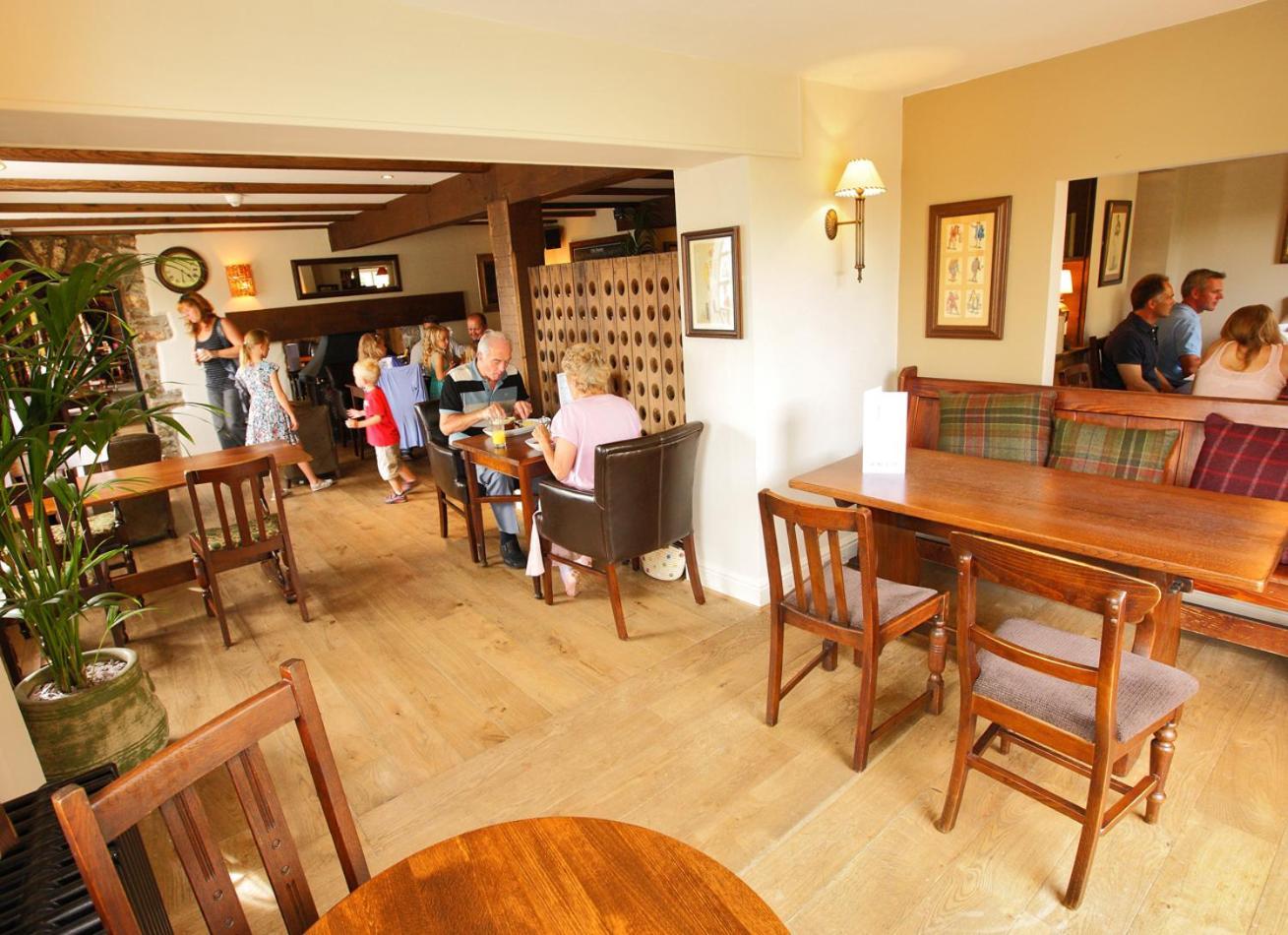 Rose And Crown Hotel Порткоул Екстериор снимка