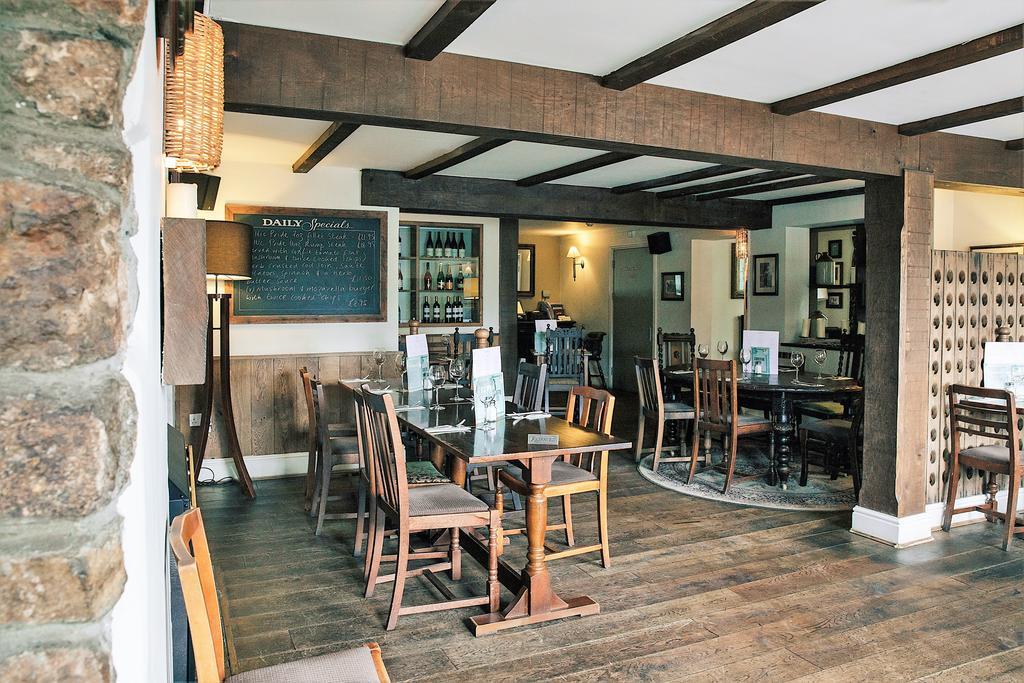 Rose And Crown Hotel Порткоул Екстериор снимка