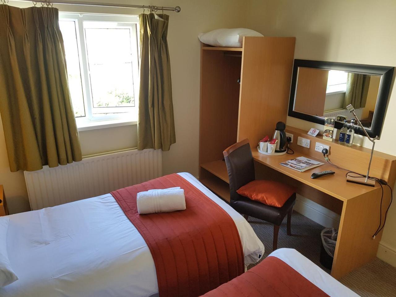 Rose And Crown Hotel Порткоул Екстериор снимка